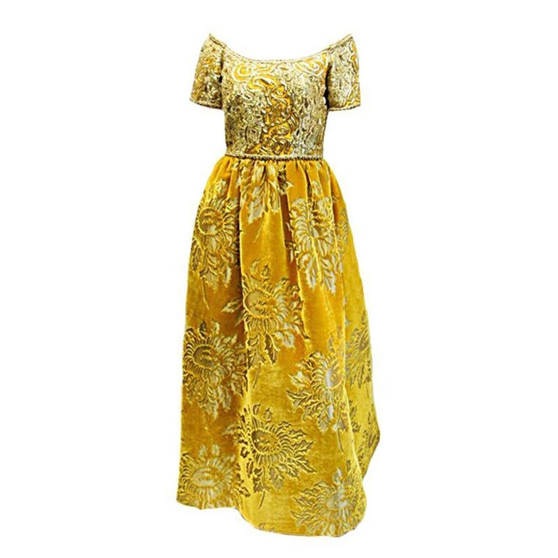 Oscar De la Renta Gold velvet , leather and beads brocade Gown For Sale