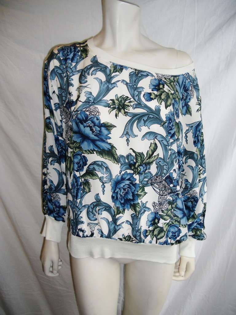 Vintage Floral  silk blouse from Salvatore Ferragamo In Excellent Condition For Sale In New York, NY