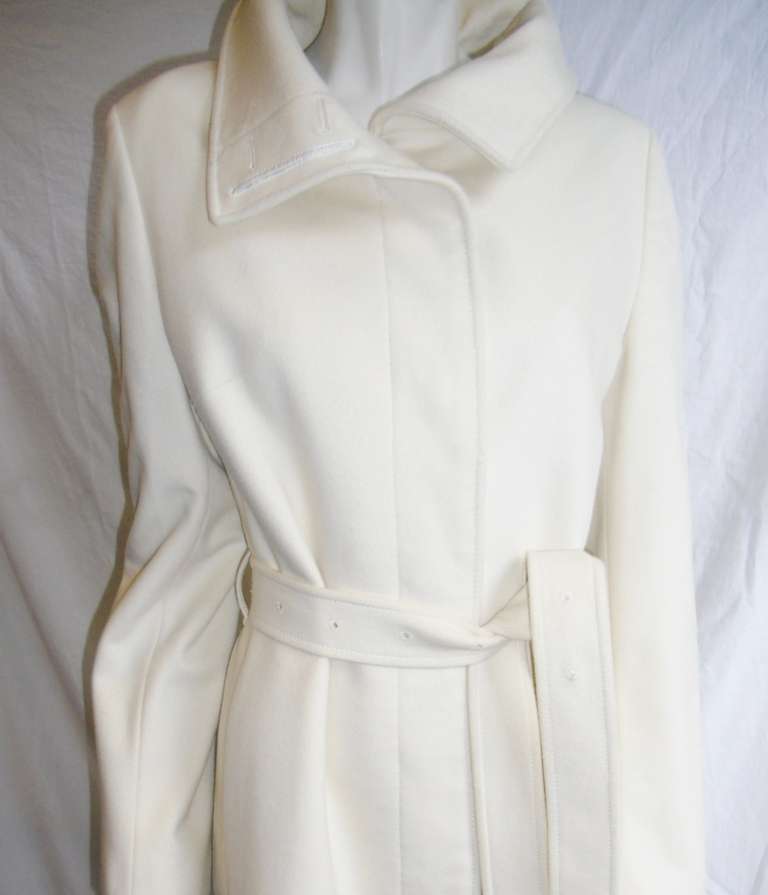 Scandalous Winter white  cashmere Burberry belted Coat In Excellent Condition In New York, NY