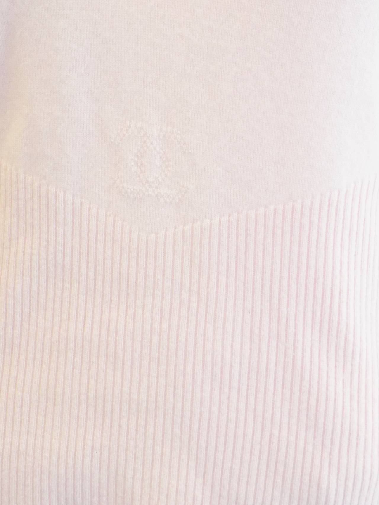 Women's Chanel lite pink cashmere sweater