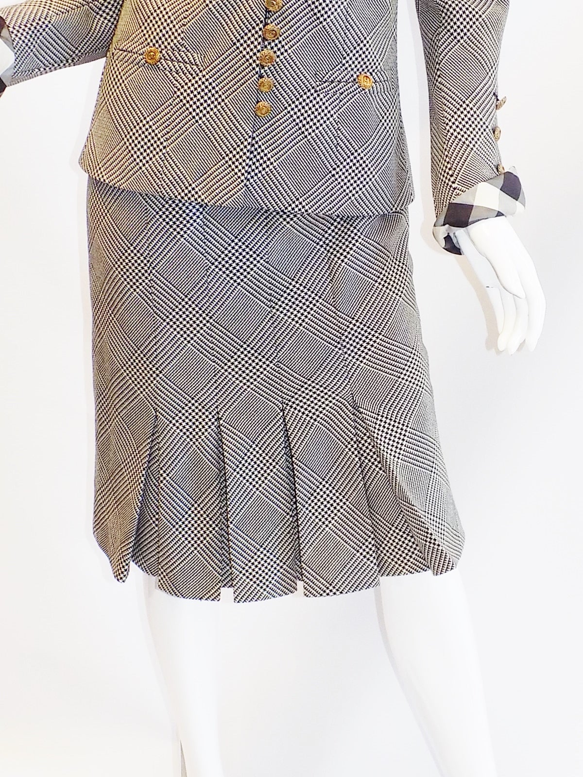 CHANEL  Haute Couture  1978  Stunning plaid skirt suit 1
