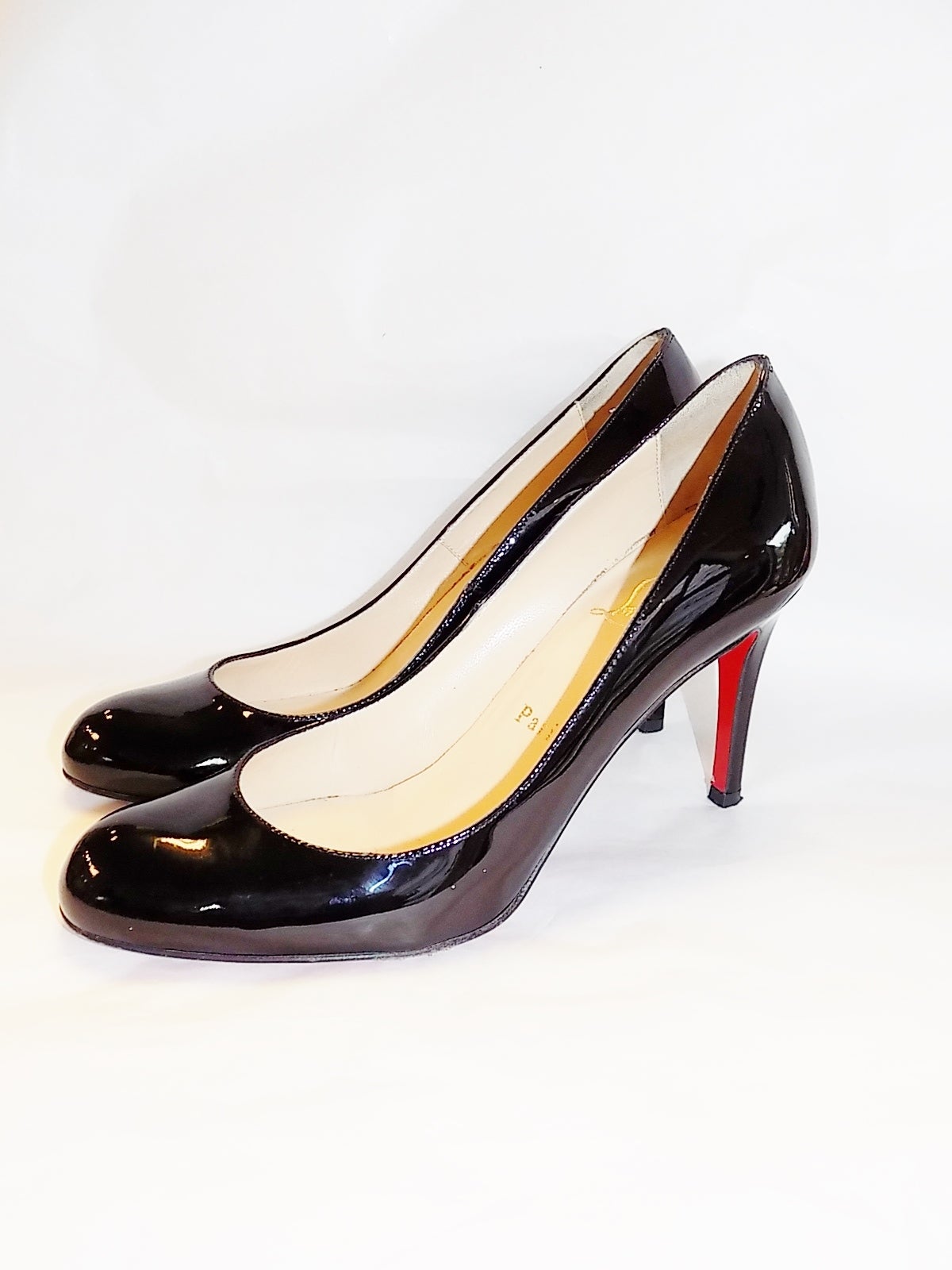 Christian Louboutin black simple pump patent calf leather sz 37 In Excellent Condition For Sale In New York, NY