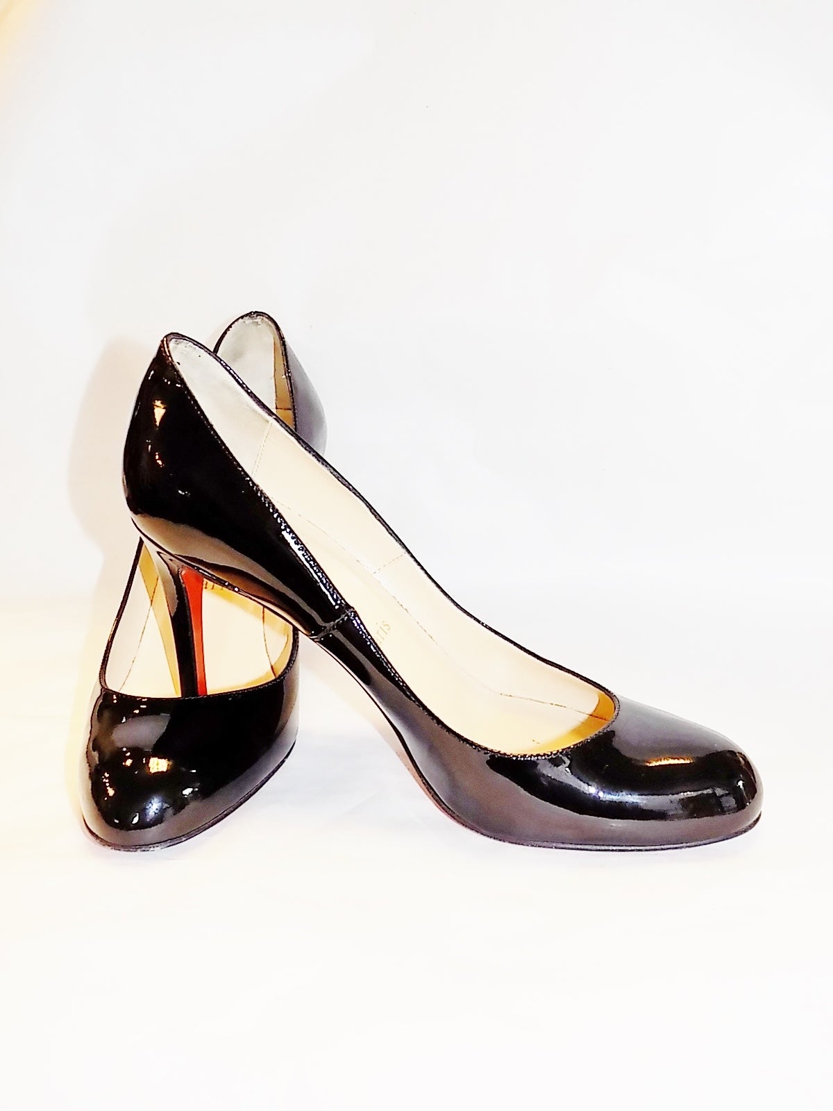 Women's Christian Louboutin black simple pump patent calf leather sz 37 For Sale