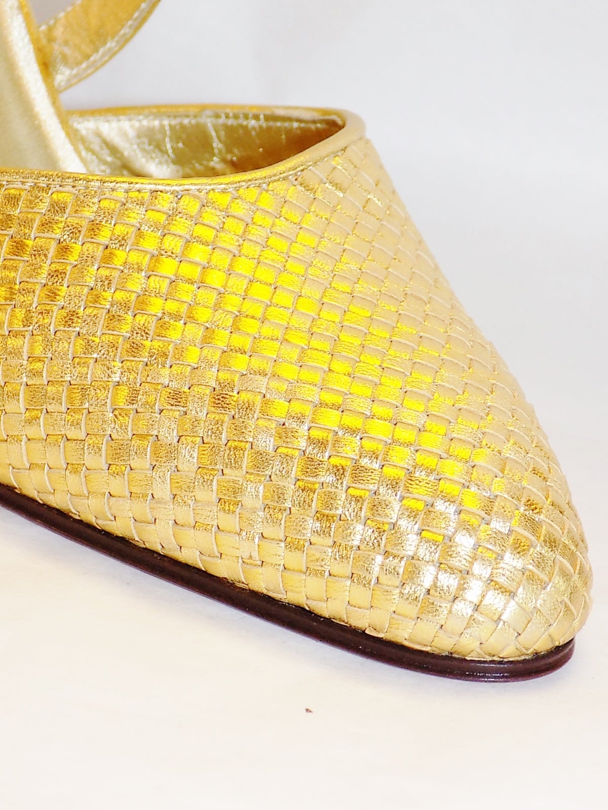 Gold BOTTEGA VENETA leather woven shoes sz 9 new For Sale 2