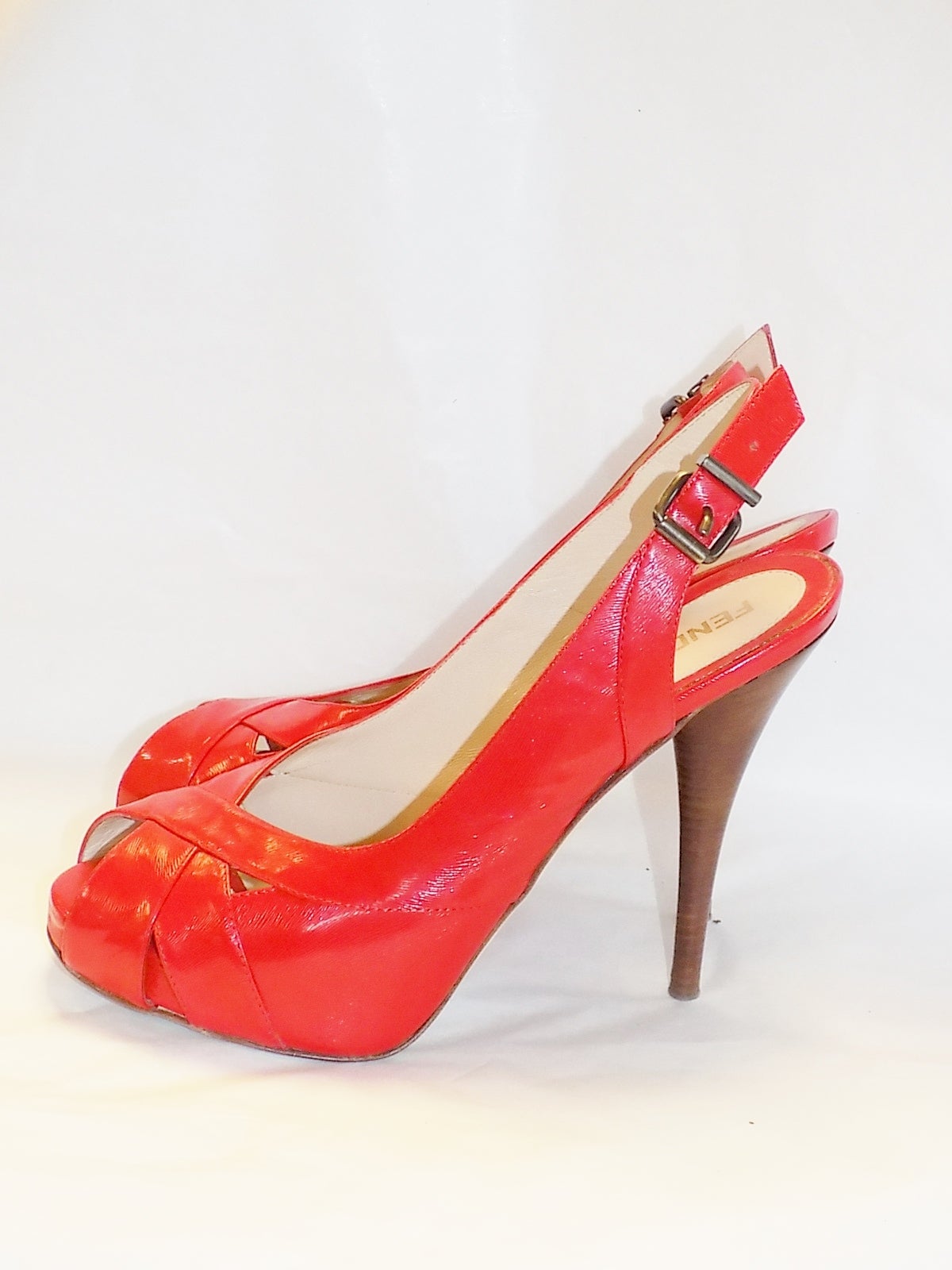 FENDI Fabulous Sexy RED  sandals shoes  sz 38 In Excellent Condition In New York, NY