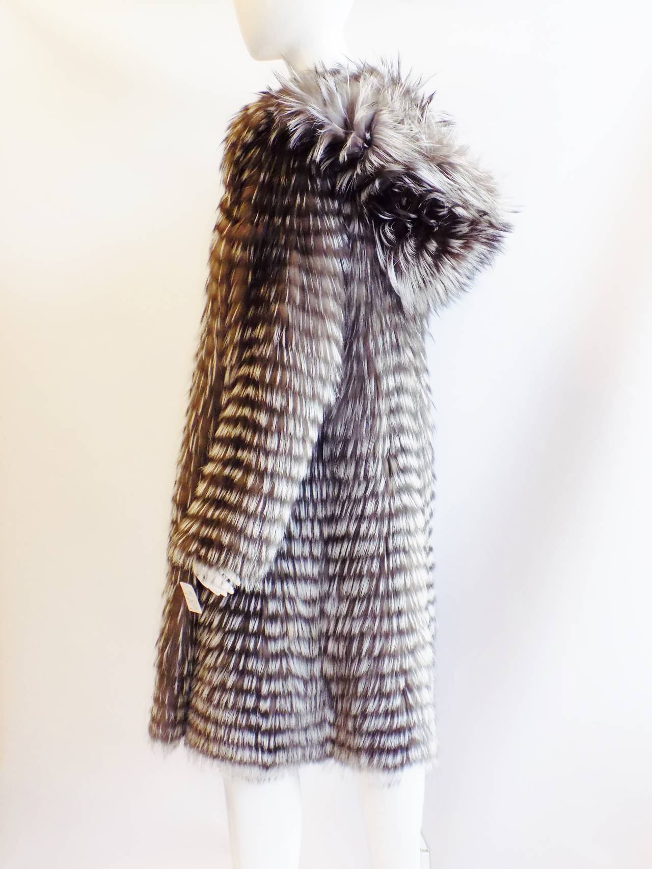 Carmen Marc Valvo Couture Feathered Silver fox  Hooded  Fur coat  In New Condition In New York, NY