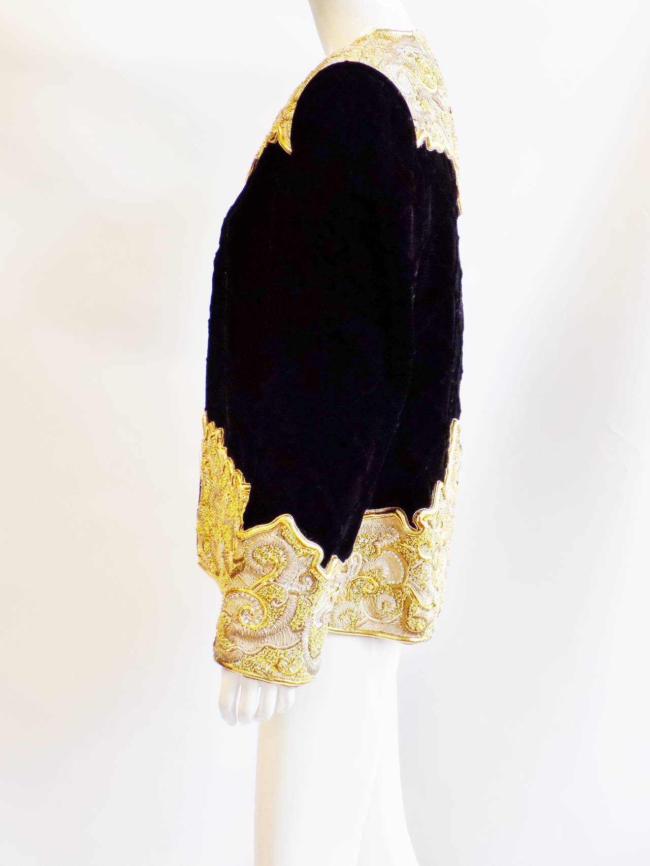 Michael NOVARESE Vintage  velvet  diamond quilt gold embroidery beaded jacket In Excellent Condition For Sale In New York, NY