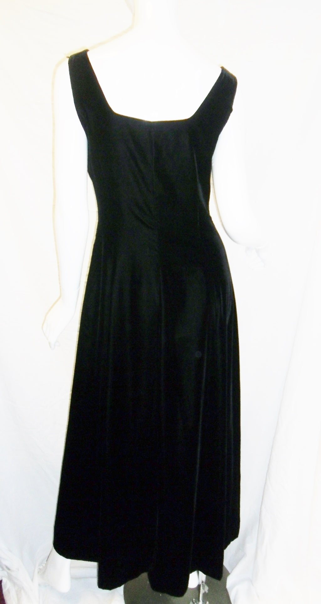 Giorgio Armani Black Velvet Sleevless Evening Gown In Excellent Condition For Sale In New York, NY