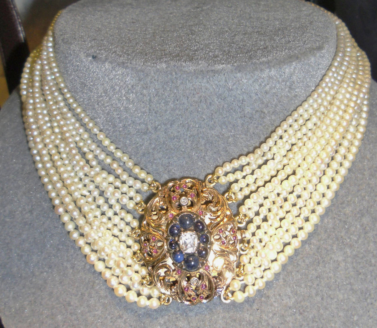 12 pearl chocker necklace with diamond  and ruby  Antique clasp  1900's In Excellent Condition For Sale In New York, NY