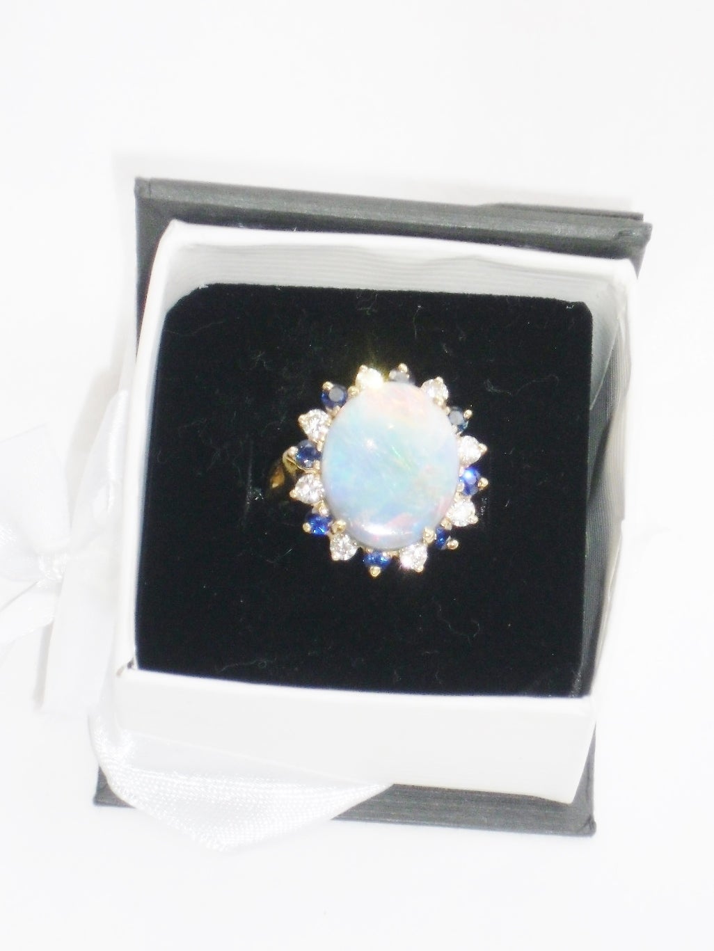 Vintage Jelly Opal w Diamonds and Sapphiers Ring For Sale 3