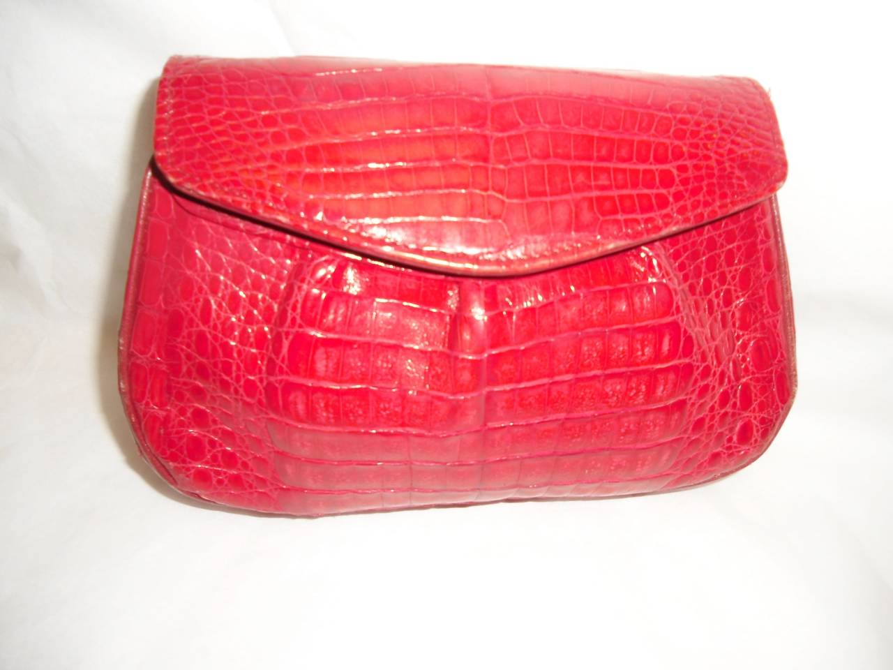 Red Alligator Crossbody bag/ clutch In Good Condition For Sale In New York, NY