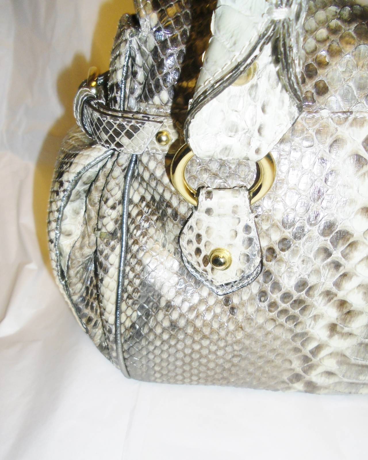 Ghibli Italienische Designerin aus natürlichem Python-Leder  Satchel  Tasche (Grau) im Angebot