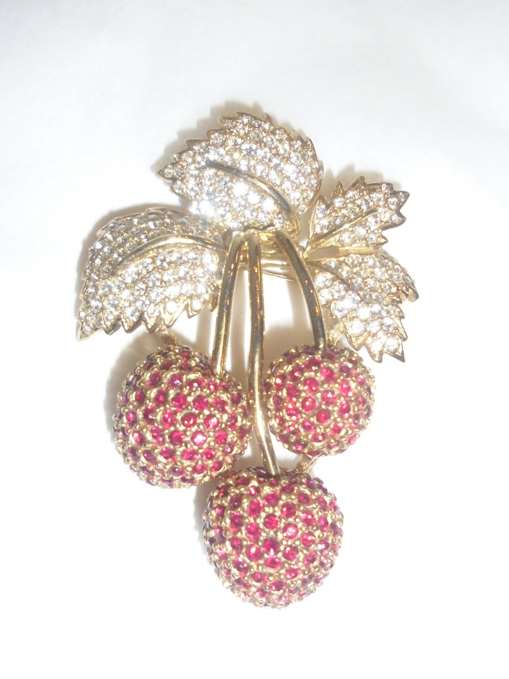 Vintage Ciner Ruby Red  Cherry Brooch In New Condition For Sale In New York, NY