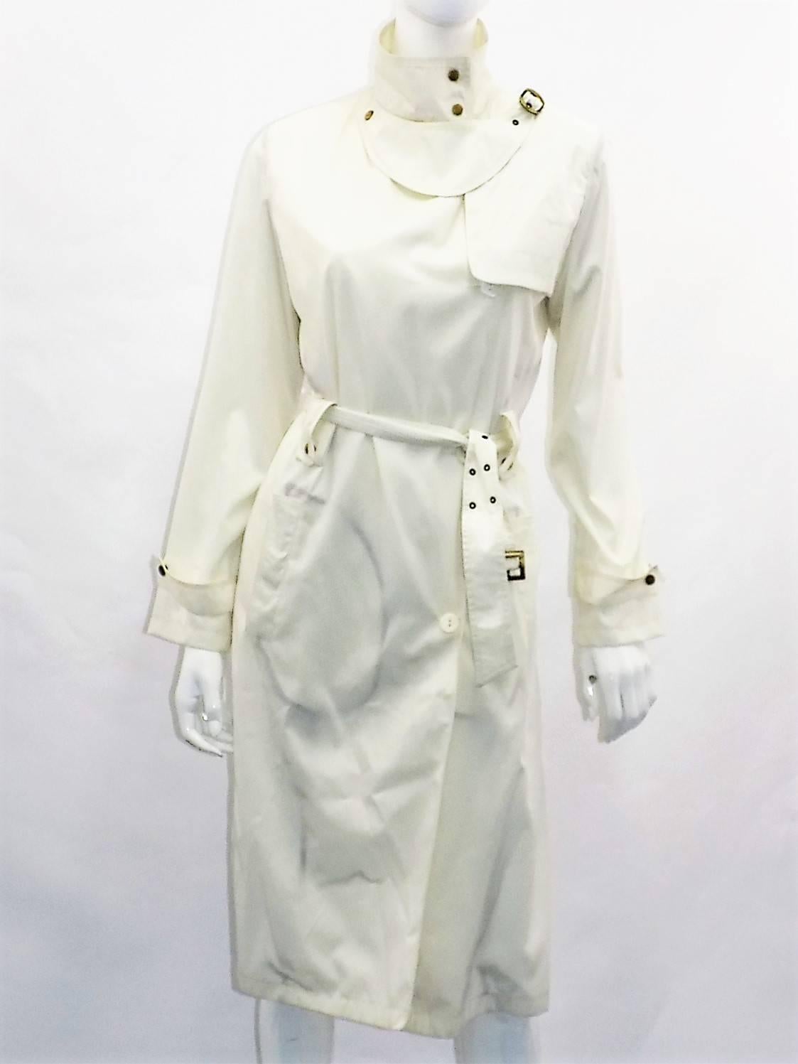 Women's Balmain white wind braker /rain coat  jacket  For Sale