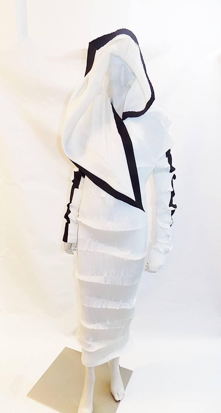 Important Issey Miyake dress photographed  the book by Irving Penn 1999 In Excellent Condition In New York, NY