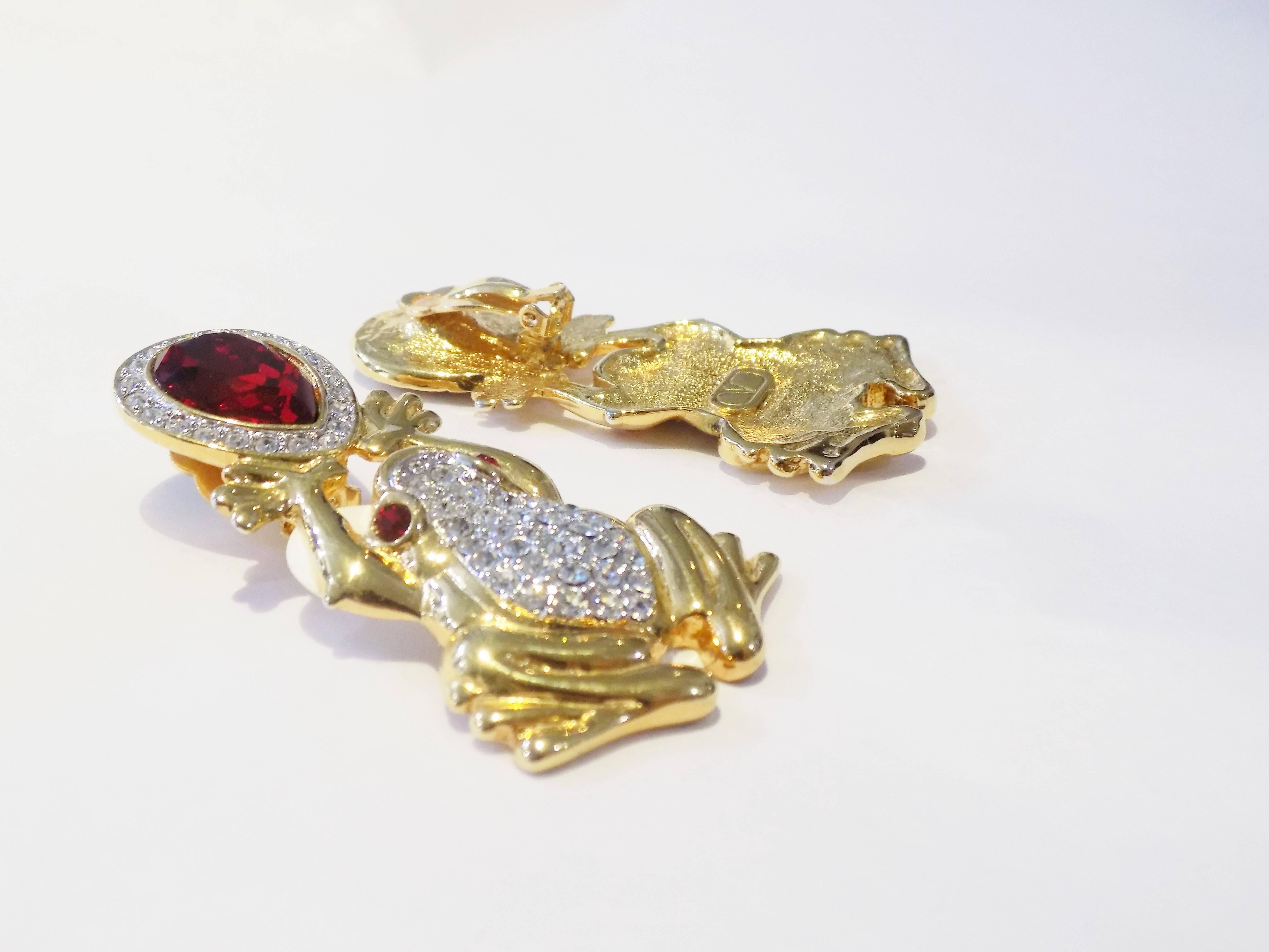 Valentino Red-eyed Tree Frog Earrings with red crystals In Excellent Condition For Sale In New York, NY