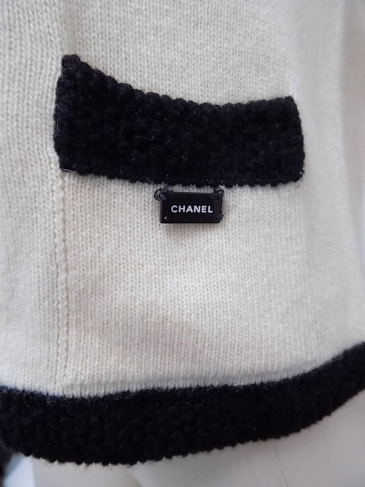 Chanel  Cashmere Ivory - black sweater set cardigan and top  In Excellent Condition In New York, NY