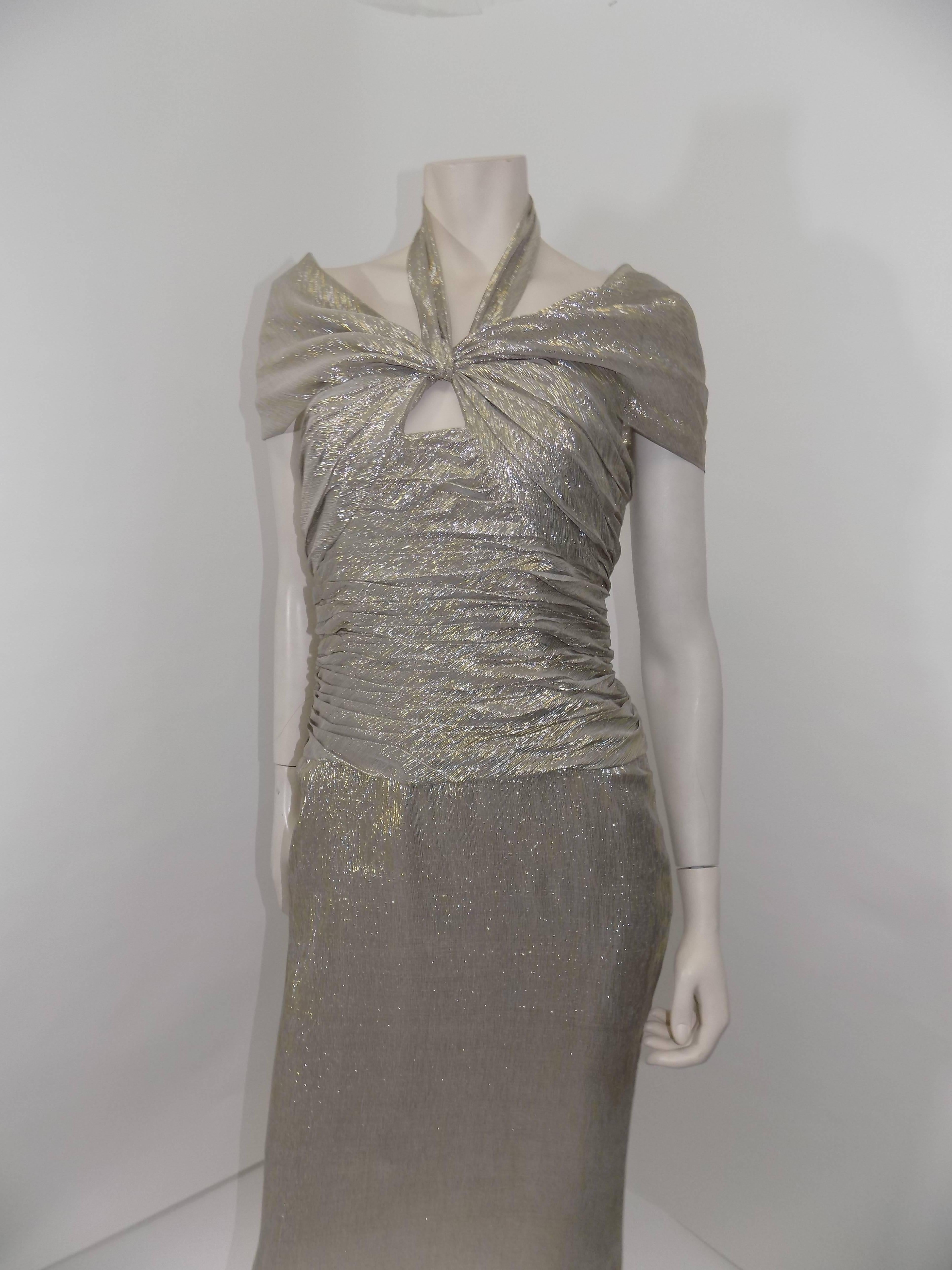 Oscar de la Renta's gold metallic gown sz 8 In Excellent Condition For Sale In New York, NY