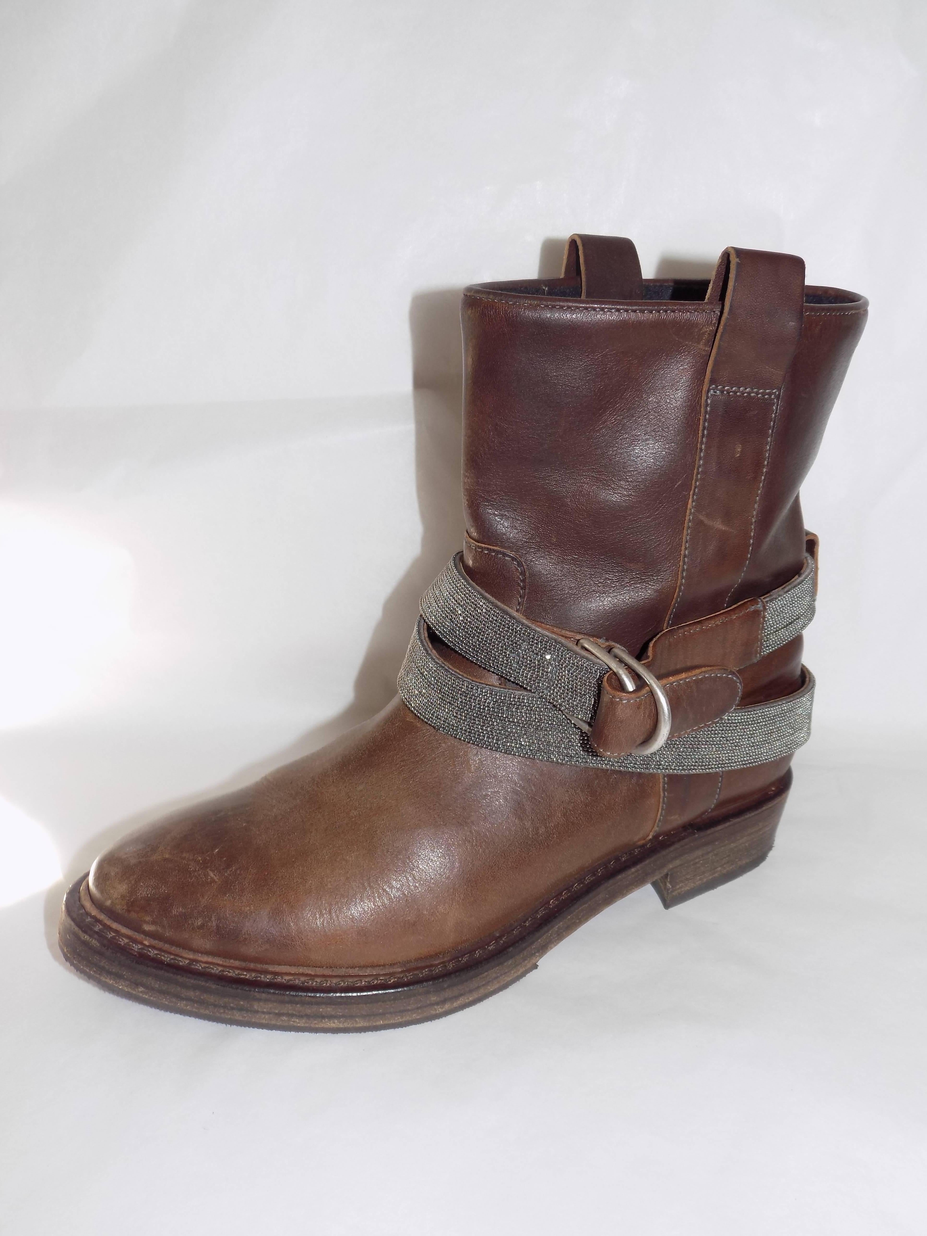 
Brunello Cucinelli's brown ankle boots will quickly become your new go-to pair. Made from 100 percent leather, this Western-inspired pair features wraparound signature monili beaded straps and a metallic buckle. Wear yours with layered knits for a