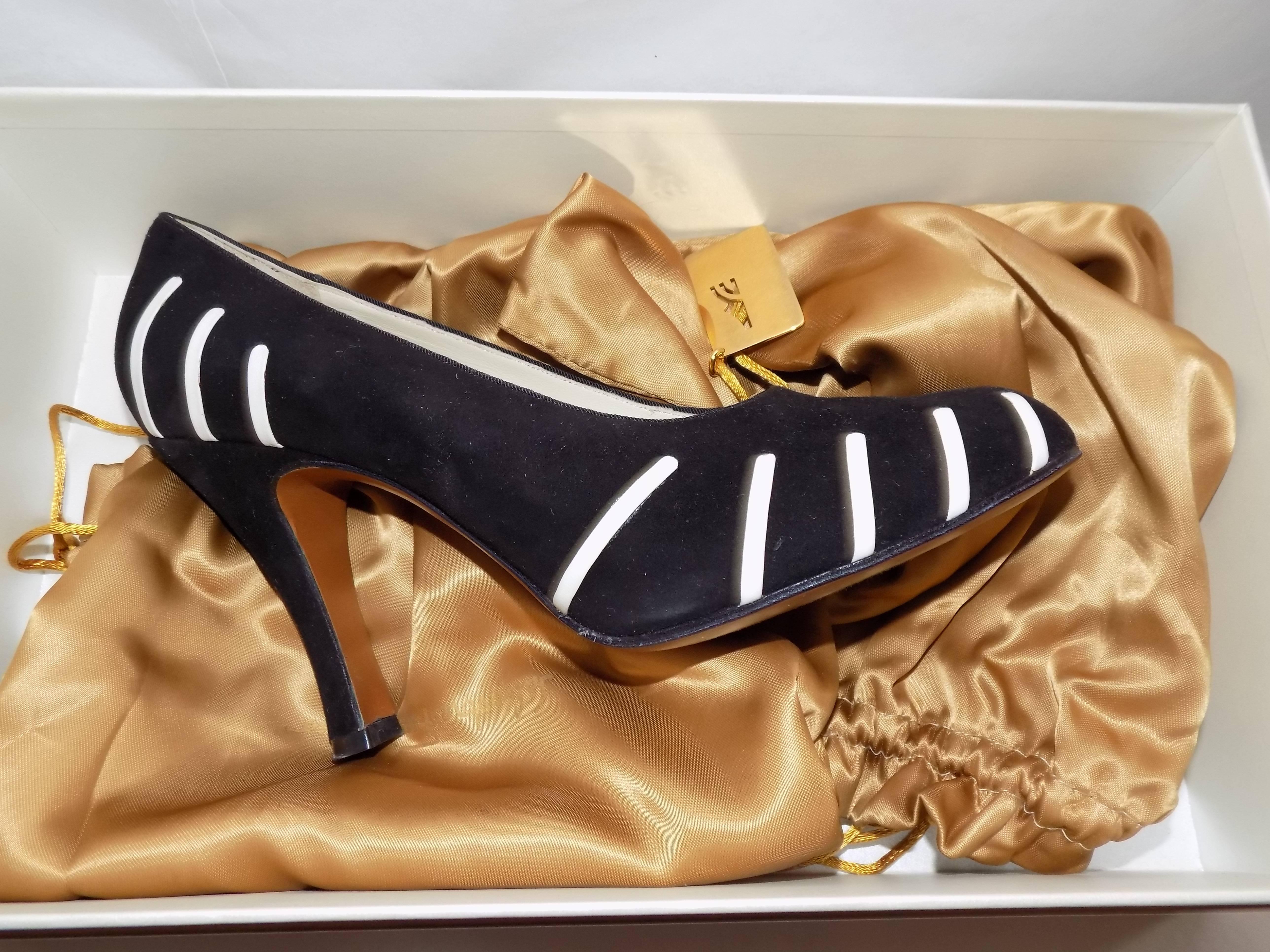 Salvatore Ferragamo Museum Limited Edition Rare shoes In Excellent Condition For Sale In New York, NY