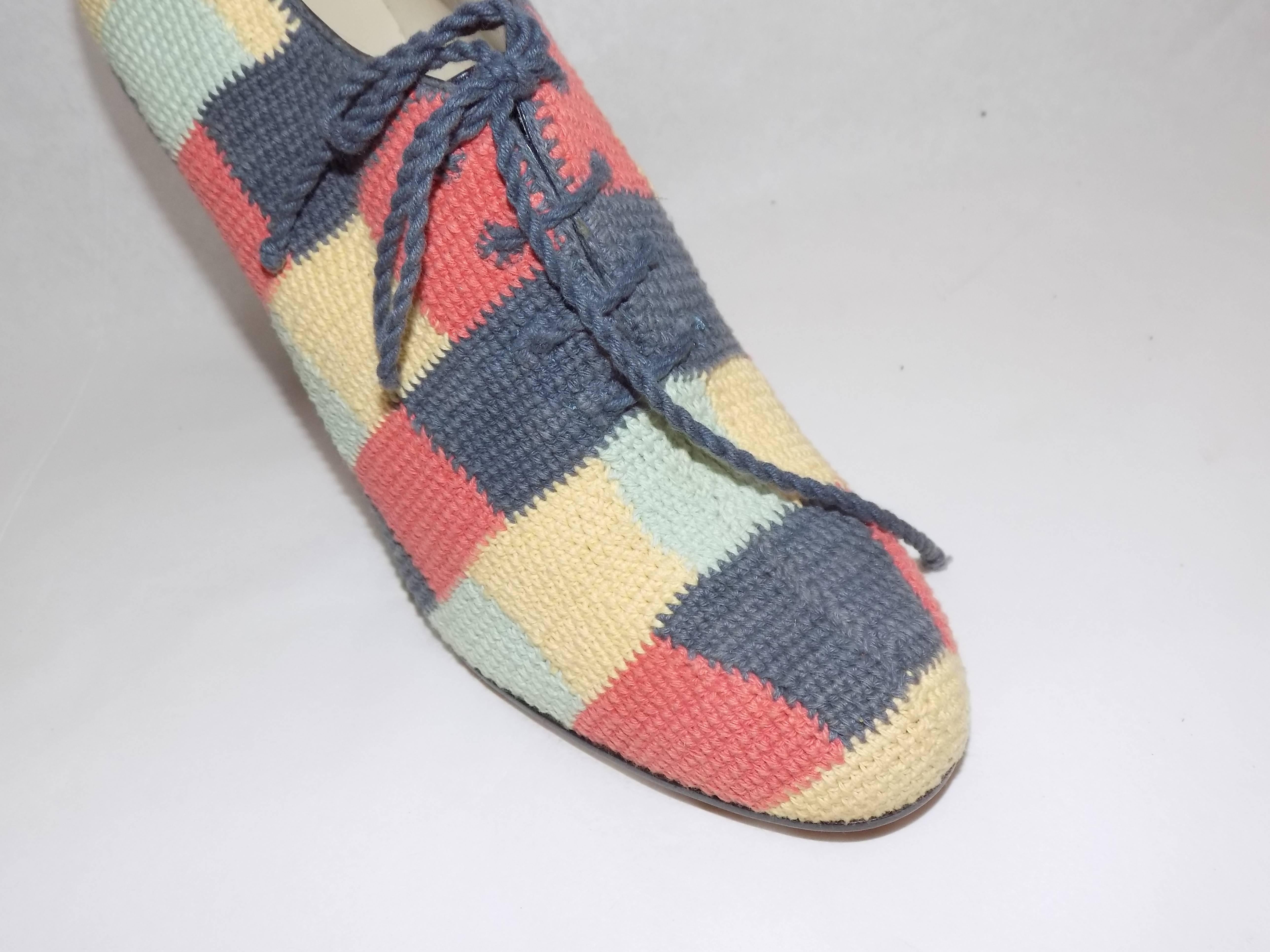  Iconic Salvatore Ferragamo limited Museum  edition crochet  oxford shoes In New Condition For Sale In New York, NY