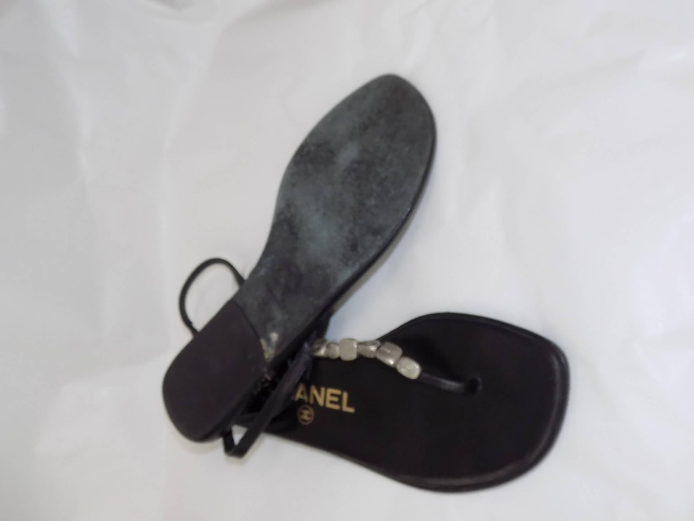 Black leather Chanel thong sandals with silver-tone logo charmes sz 35 1
