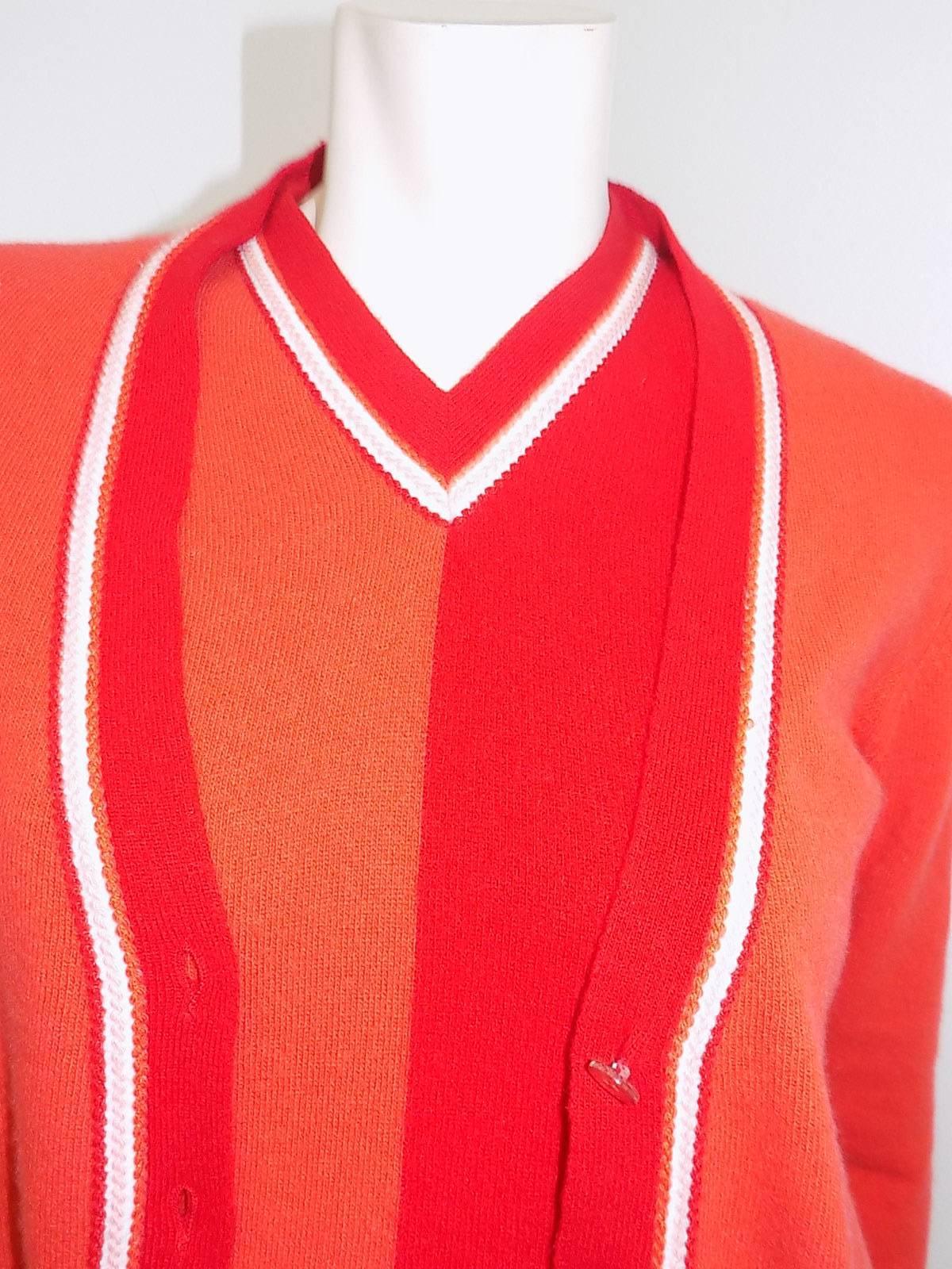 Chanel cashmere red orange 3 piece cardigan sweater set sz 40 In Excellent Condition For Sale In New York, NY