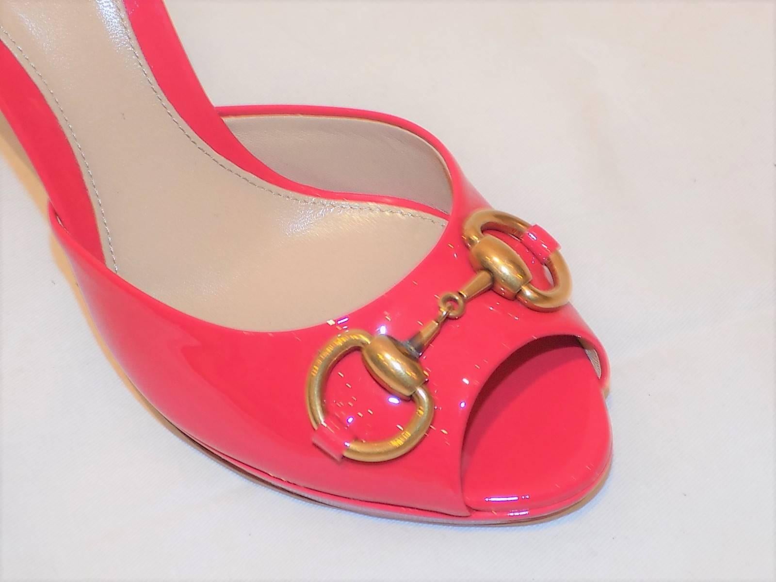 Gucci Women's Sandals Shoes HOLLYWOOD Pink Patent Leather Heels Slides Sz 35 us 5Gold tone  horse-bit with a 4 inch patent leather heel. New In box 
Retail $675
