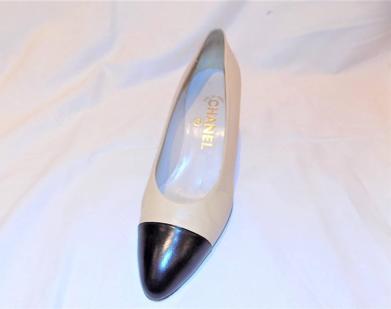 Gently worn but in great condition Chanel classic two tone Noir Cap toe leather pumps sz 38DE . Narrow. low heel. 