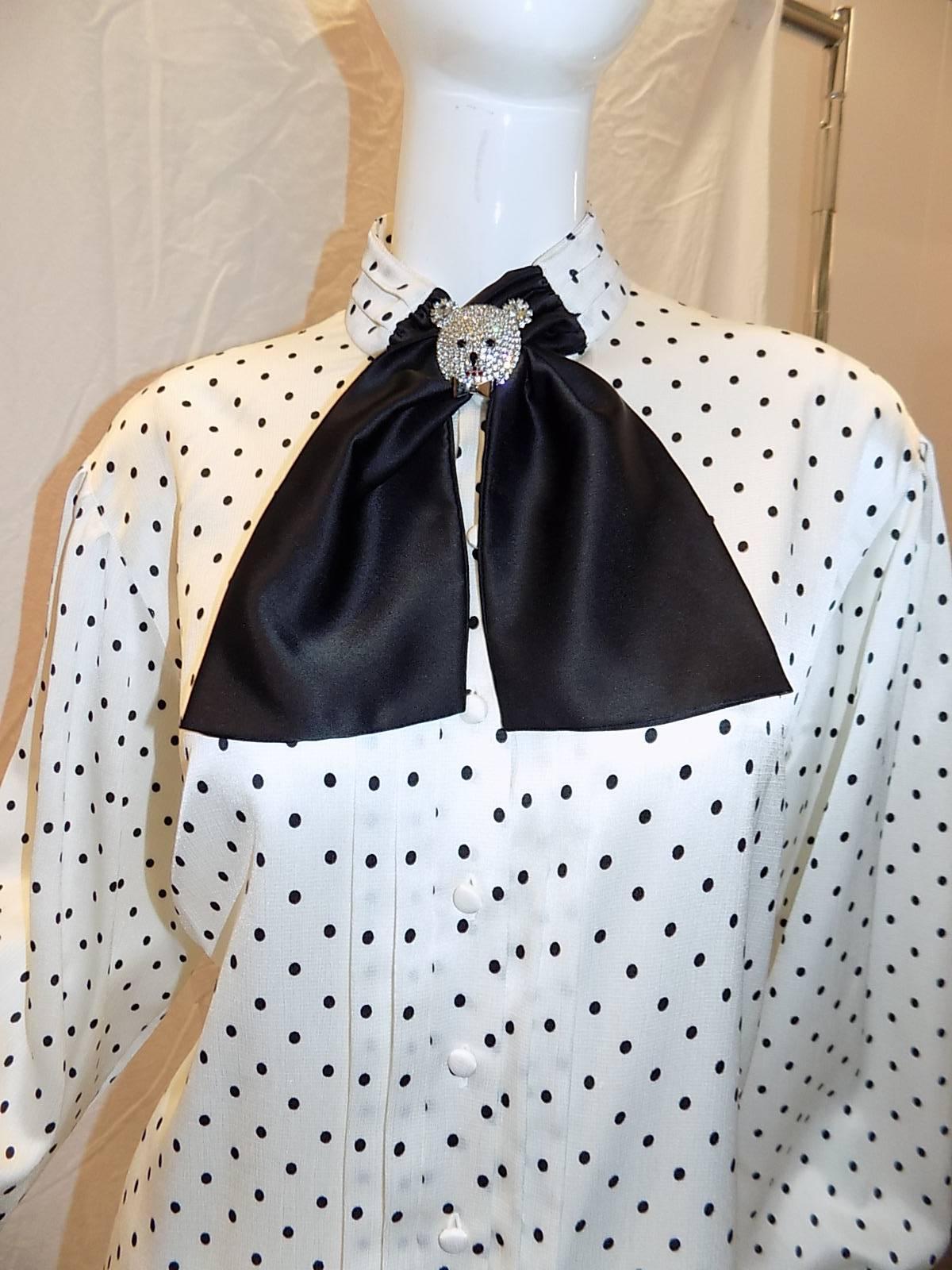 Louis Feraud polka dot blouse with tie sz 14 In Excellent Condition In New York, NY