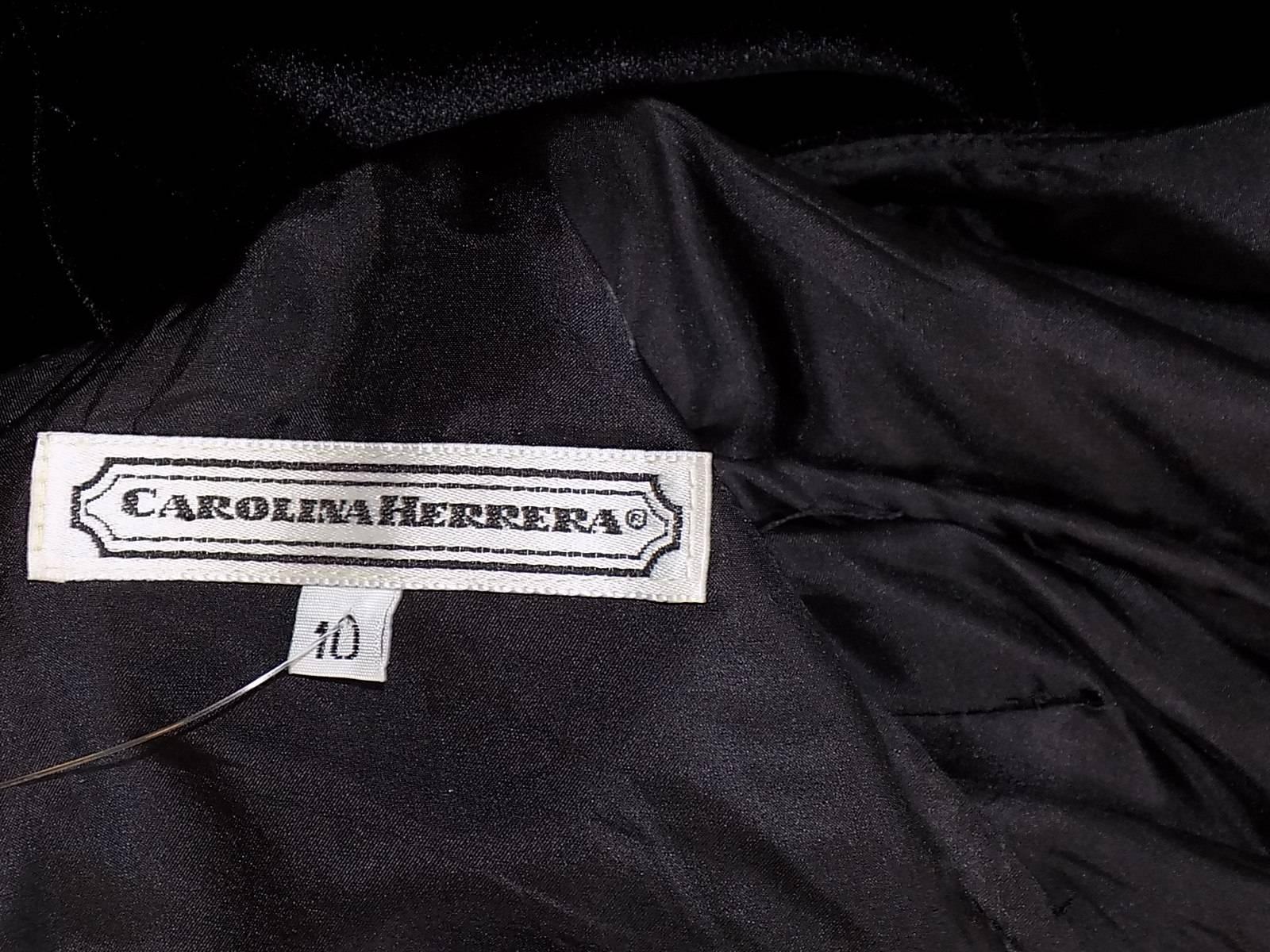 Carolina Herrera Black Velvet  Long sleeves elegant evening Gown In Excellent Condition In New York, NY