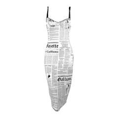 Robe imprimée en papier journal John Galliano