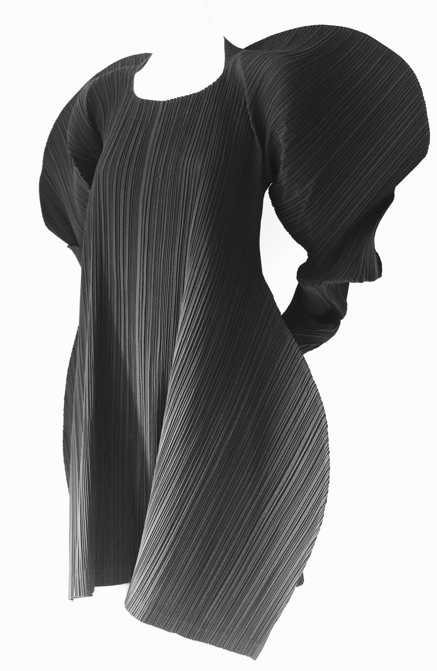 Gris Pleats Please d'Issey Miyake