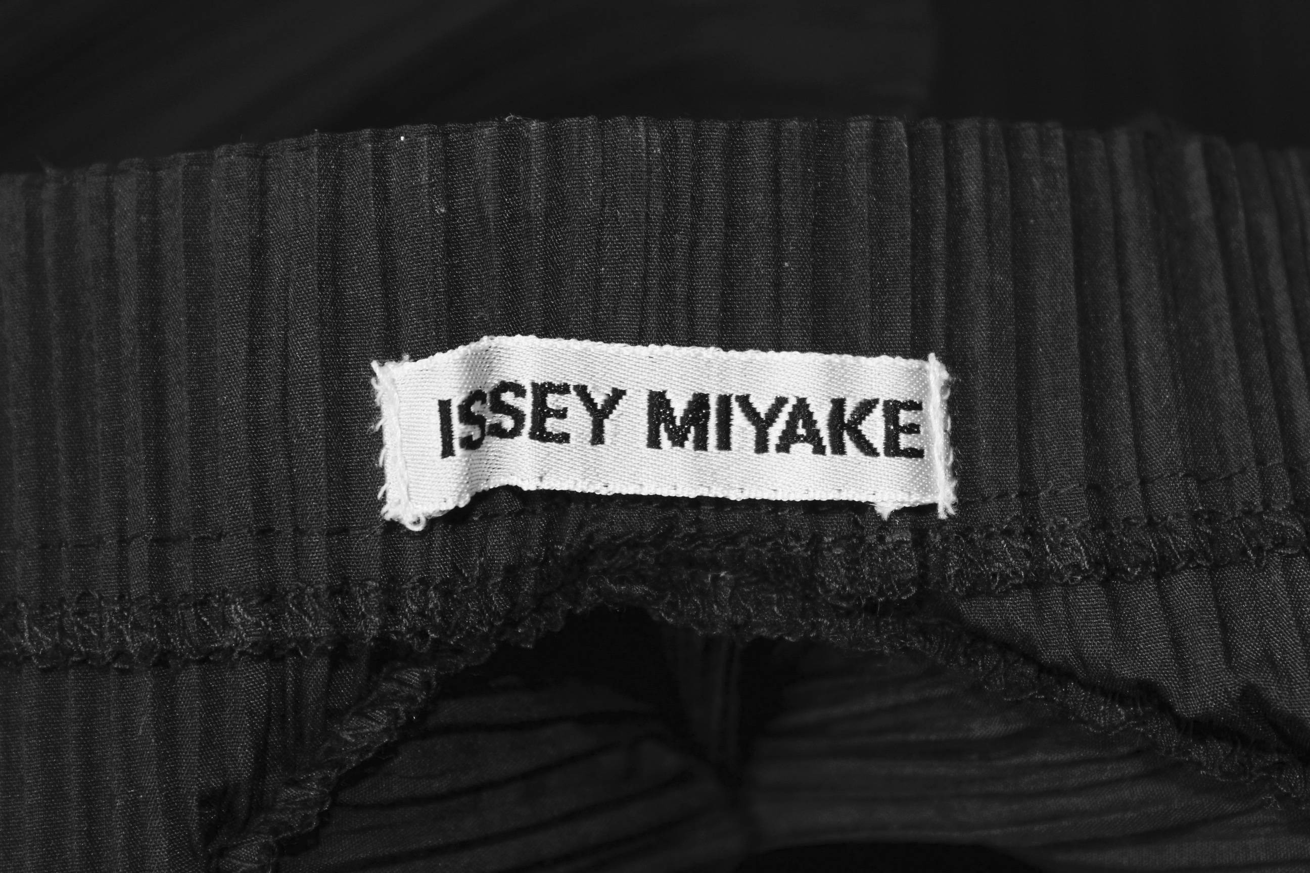 Issey Miyake Pleats Please at 1stDibs | pleats please sale, issey ...