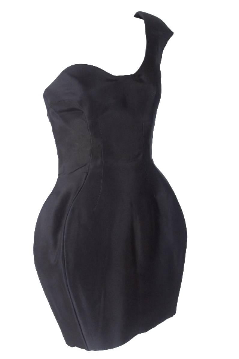 Paco Rabanne 2010 Padded Silk Dress
Labelled size 38
Excellent Condition
New without tags