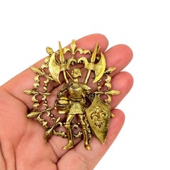 ERWIN PEARL signed vintage gold tone heraldic knight fleur designer brooch