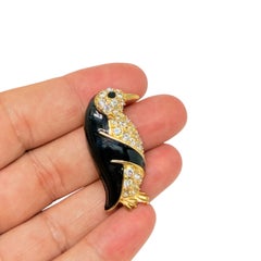 ROMAN signed vintage gold tone enamel rhinestones penguin designer brooch