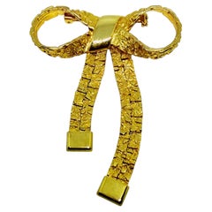 Vintage gold tone textured bow designer brooch