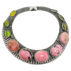 Collier à chaîne vintage de couleur argentée, orné de cabochons en verre massif, création de créateur