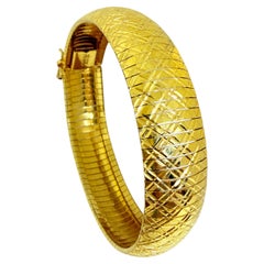 BRACELET VINTAGE EN BRONZE « ITALY BELLA DIVA », signé, plaqué or, à maillons texturés de type « oméga »