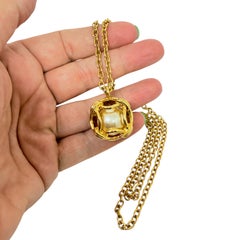 JOAN RIVERS signed vintage gold tone caged pearl pendant designer chain necklace