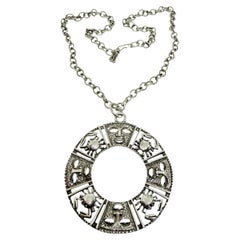 Collier de créateur avec pendentif vintage en forme de scarabée, de couleur argentée, en forme de grand cercle, avec chaîne