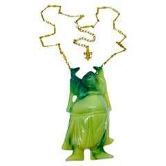 VENDOME Vintage-Halskette aus goldfarbener Kette mit grüner Jade aus Lucite und „Happy Buddha“-Anhänger