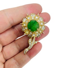 Broche de diseño vintage firmado por EISENBERG, con forma de flor moldeada en jade de cristal en tono dorado