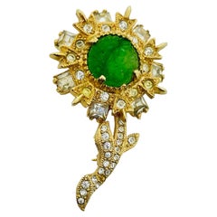 Broche de diseño vintage firmado por EISENBERG, con forma de flor moldeada en jade de cristal en tono dorado