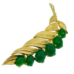 BOUCHER signed vintage gold tone green jade glass cabochons leaf designer brooch