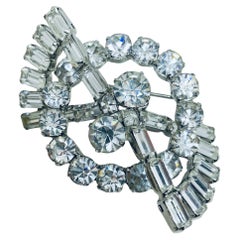 Spilla vintage firmata WEISS, grande, in stile designer, con strass color argento