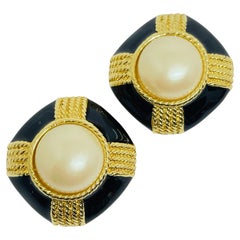 CJD signed vintage gold tone black enamel pearls designer clip on earrings