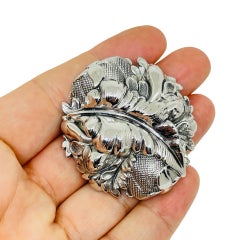 Broche vintage « Allemagne de l'Ouest » des années 1970, couleur argent, motif de feuilles