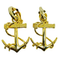Pendientes de clip de diseño vintage de AVON con forma de ancla en tono dorado